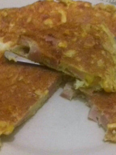 Una foto de Omelette tortilla de choclo jamón y queso