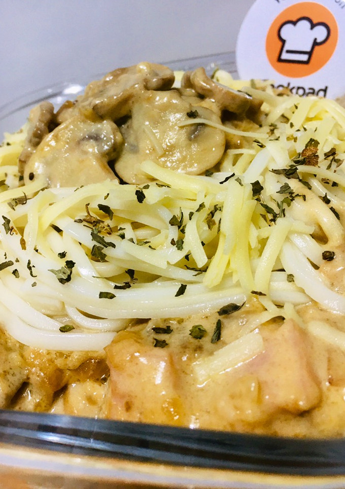 Una foto de 🍜PASTA SECA🍜 (TALLARINES) 🍜CON SALSA CREMOSA DE 🍄🍄CHAMPIGNONES 🍄