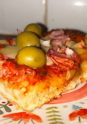 Una foto de Pizza de cumpleaños bien esponjosa!!!!