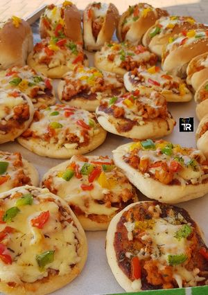 A picture of Mini chicken pizzas & Subs.