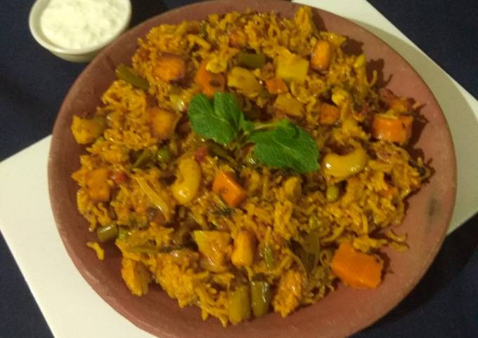 Veg biryani (in cooker)