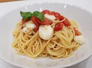 Kép erről: mozzarella bazsalikom spagetti