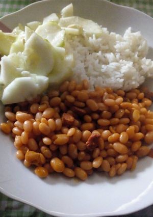 Una foto de Frijoles con tocino