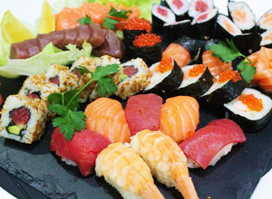 Foto principal de Como preparar sushi en casa (paso a paso)