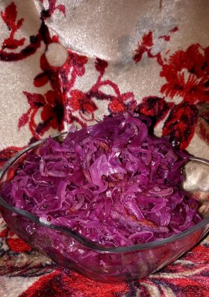 Una foto de Col agridulce con tocino
