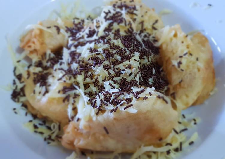 Fried Banana With Cheese and Chocolate Sprinkle