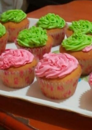 A picture of Vanilla cupcakes.