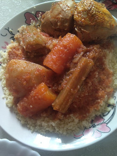صورة لوصفة طعام بالخرشف و الصلصة الحمراء 😋