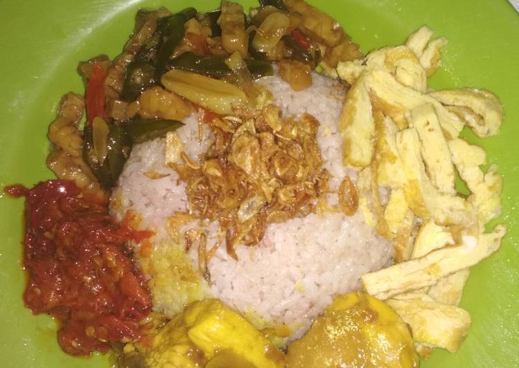 Nasi uduk lengkap