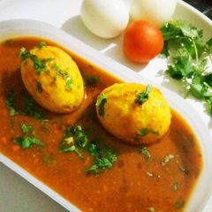 A picture of Egg curry.