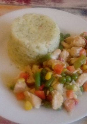 Zöldséges- tejszínes csirkemell recept fotója