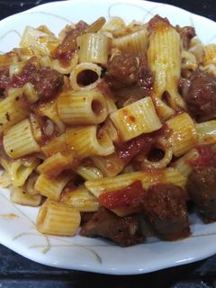 صورة لوصفة مكرونه بالسجق 🍝