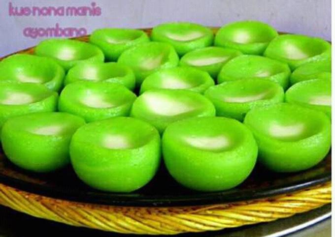 Nona manis (talam pandan)