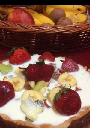 A picture of Biscuit Rabri mixed fruit tart.