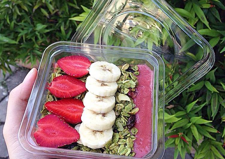Langkah Mudah untuk Membuat #1 Strawberry Banana Smoothie Bowl (Tanpa Susu & Gula) Anti Gagal