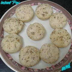 Instant Pav / buns....no yeast, no egg A picture of Instant Pav / buns....no yeast, no egg.