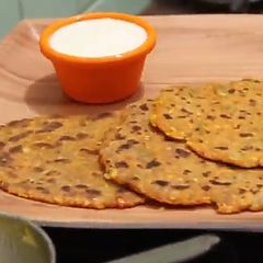 A picture of Spicy onion tomato paratha.