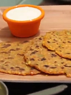 A picture of Spicy onion tomato paratha.