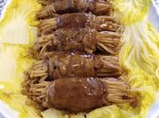 A picture of beef strips with lettuce