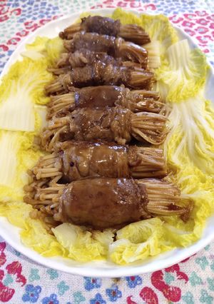 A picture of Enoki Roll.