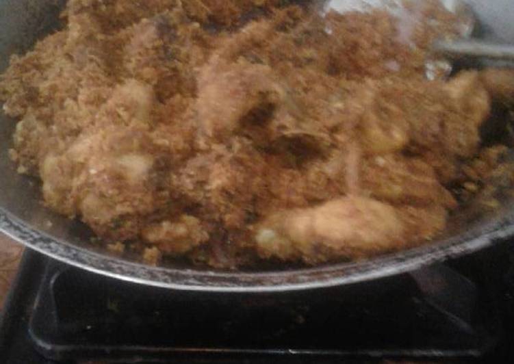 Ayam goreng bumbu serondeng