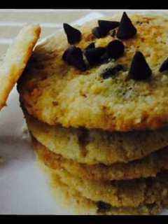 A picture of Choco chips cookies.