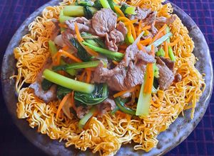 Hình của món Mì gói xào thịt bò.