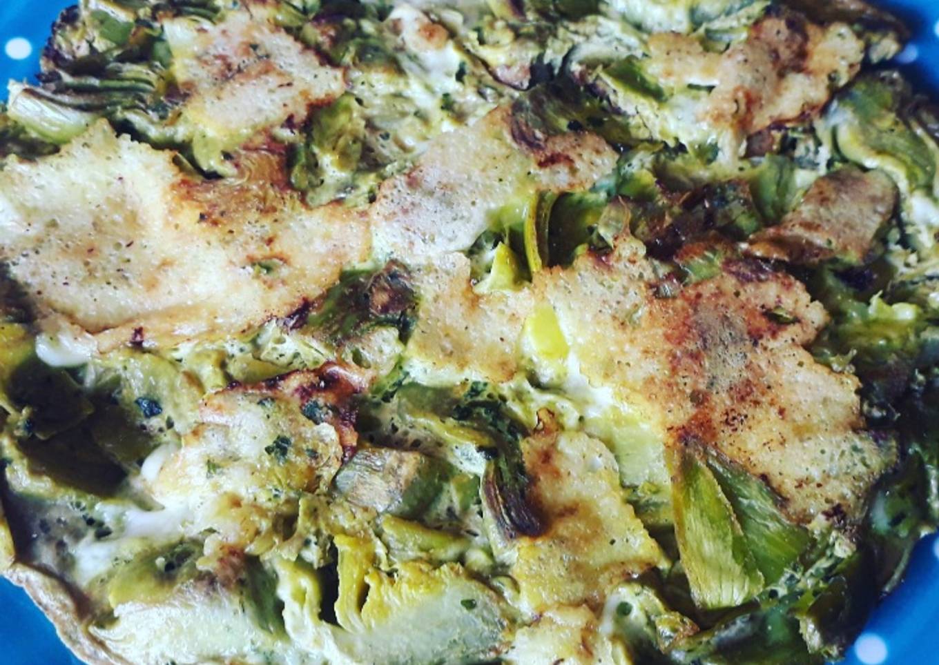 Artichoke omelette with provola and turmeric
