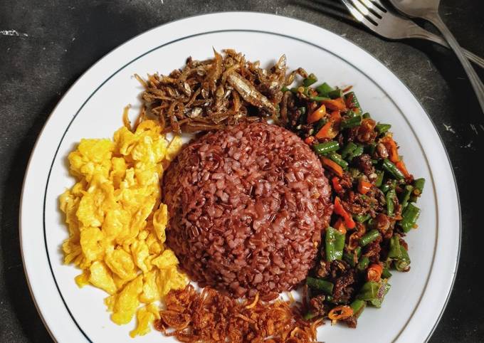 Ini dia! Bagaimana cara memasak Lawar Bali Simple (Kacang Panjang Sambal Sere Mbe) yang nikmat