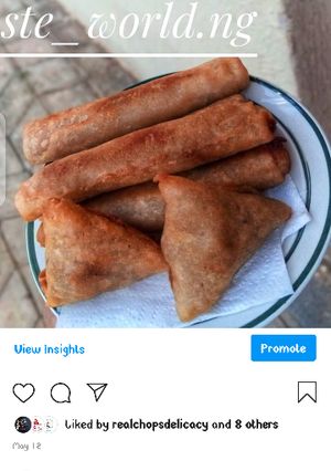 A picture of Spring rolls and samosa.