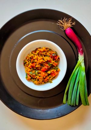 ડુંગળી સેવનુ શાક(Onion Shaak Recipe in Gujarati) રેસીપી મુખ્ય ફોટો