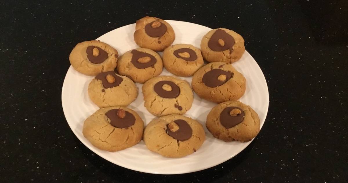 Peanut Butter Shortbread Cookies with Creamy Chocolate Centers Recipe by fenway Cookpad