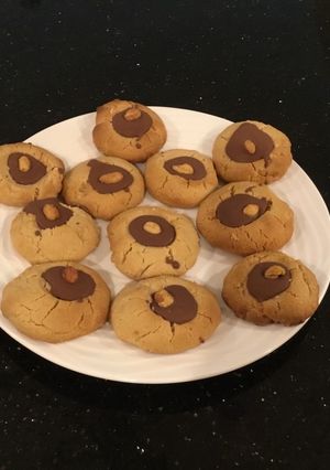 A picture of Peanut Butter Shortbread Cookies with Creamy Chocolate Centers.