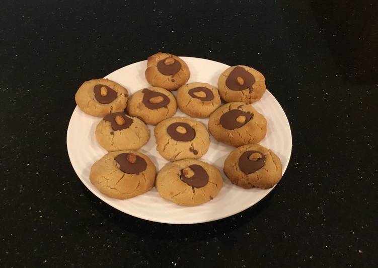 Peanut Butter Shortbread Cookies with Creamy Chocolate Centers