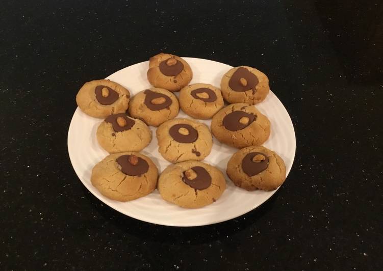 Recipe of Homemade Peanut Butter Shortbread Cookies with Creamy Chocolate Centers