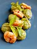 Gnocchi di Ricotta e Spinaci con Gamberi, Menta e Olio agli Agrumi