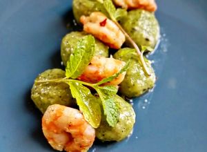 Foto di Gnocchi di Ricotta e Spinaci con Gamberi, Menta e Olio agli Agrumi