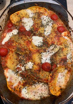 Une photo de Gratin de raviolis mozzarella et basilic