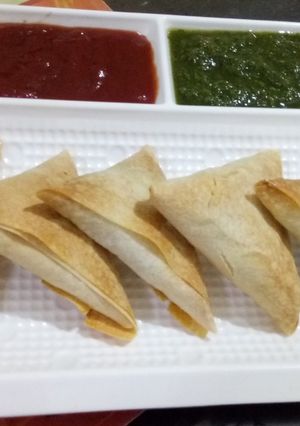 A picture of Baked Irani Samosa.