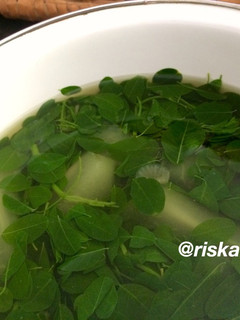 Foto resep Sayur Bening Daun Kelor Dan Pepaya Muda