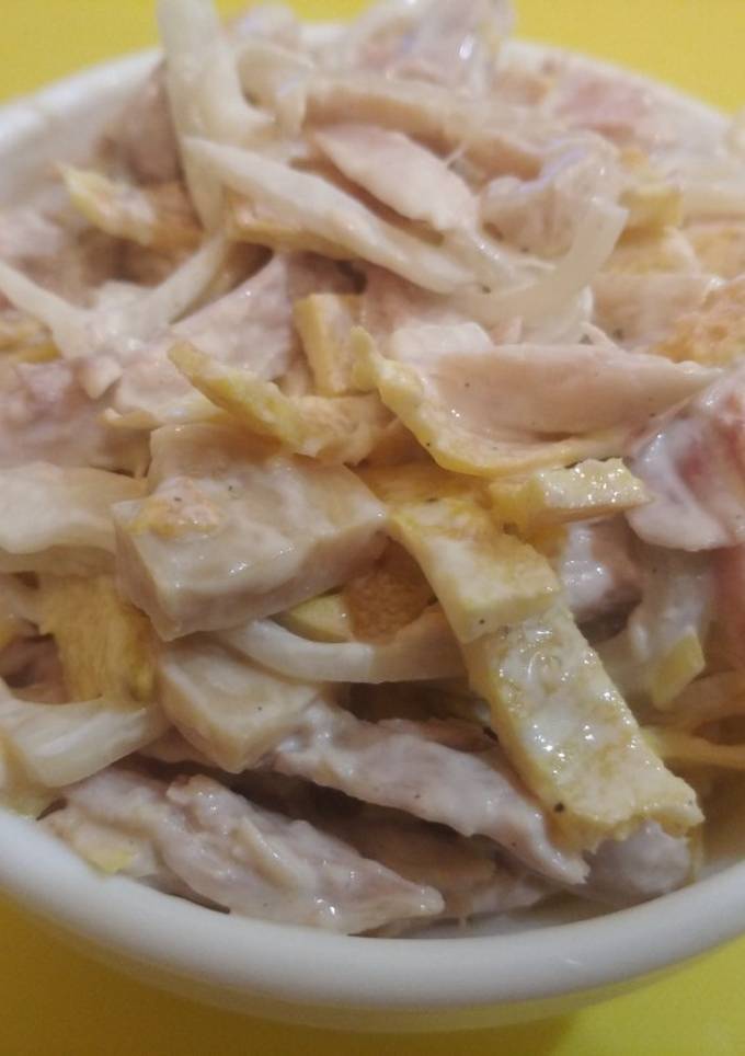 Салат з куркою та грибами
