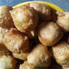 A picture of Semolina puffs.