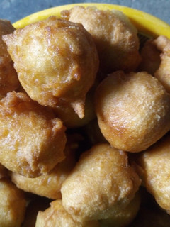 A picture of Semolina puffs.