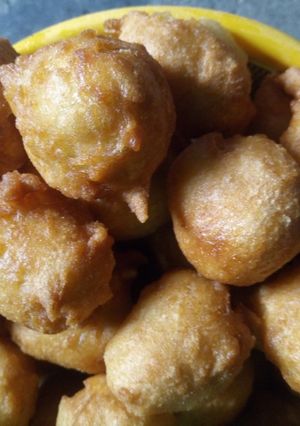 A picture of Semolina puffs.