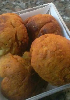 A picture of Japanese mandazi _ sata andagi.