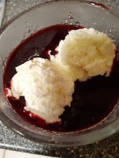 "FRICSKA" túrógombóc gyümölcsvelővel recept fotója