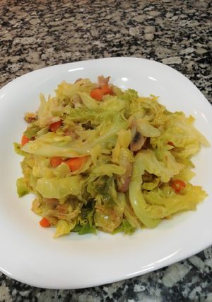 Una foto de Col guisada en su propio jugo