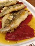 Pescadillas a la andaluza con piquillos confitados