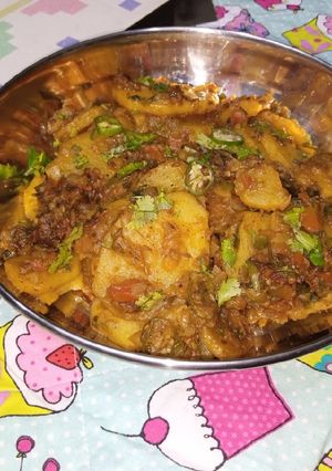 A picture of Karahi Potatoes.