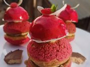 Una foto de profiteroles de francés